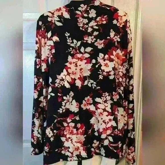 Liz Claiborne Career Woman XXL Frilly Flower  Super Lightweight Long Sleeved Top - Picture 4 of 8